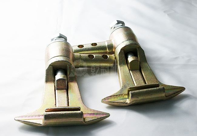 固定抱索器有哪些常見結(jié)構(gòu)類型及其工作原理？